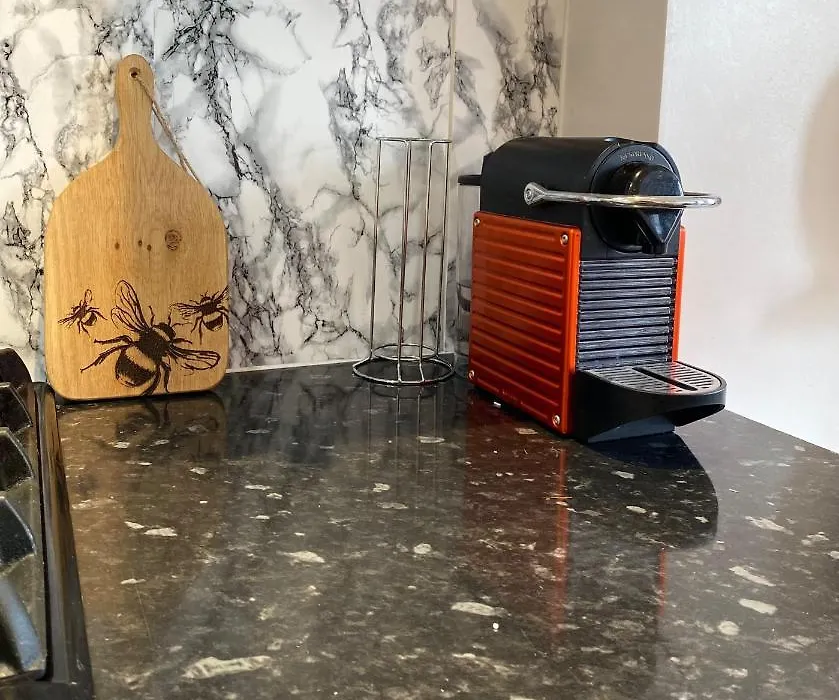 New Stylish Fulham Apartment - 2 Bed-1