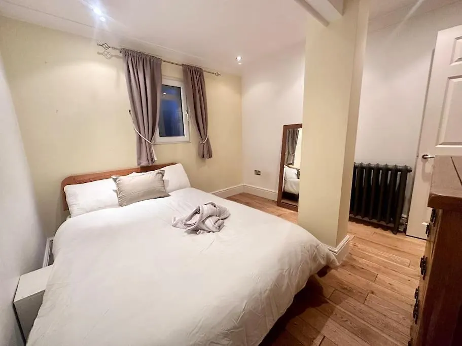 Spacious 2 Bedroom Apartment-1