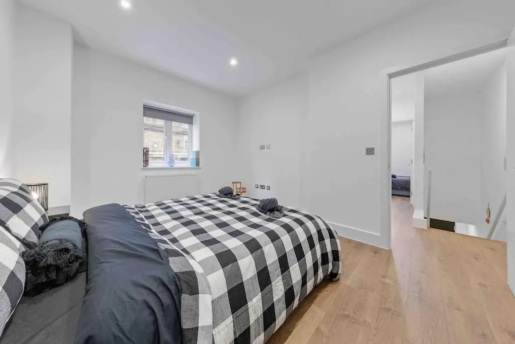 Holiday Home Sleep 8 Central London 9Elms-1