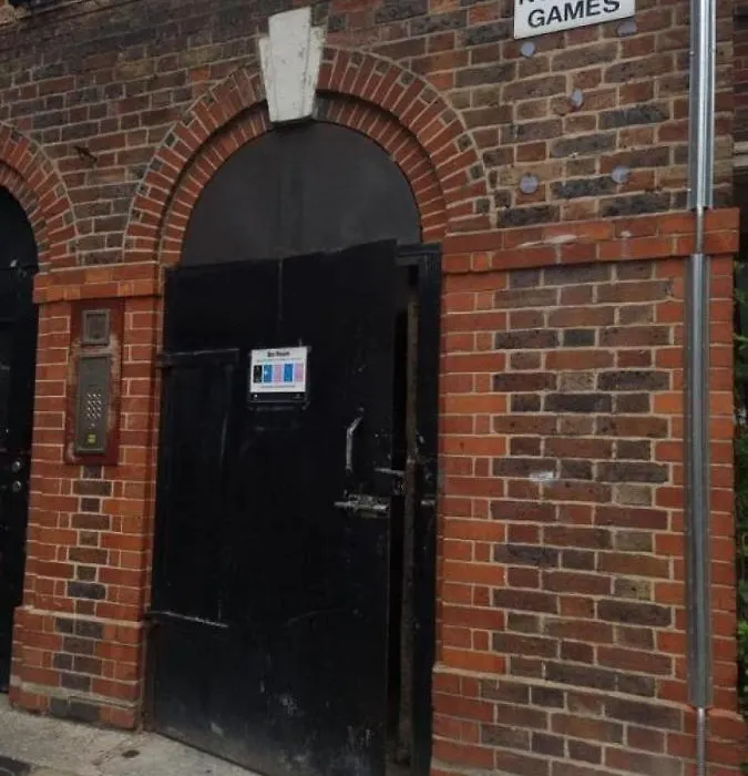 Beautiful 2 Bedroom Flat In Frampton Street-1