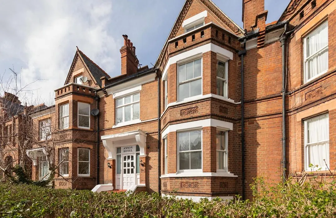 Functional Budget Stay With Wi-Fi And Laundry Facilities Near Tube Station-1