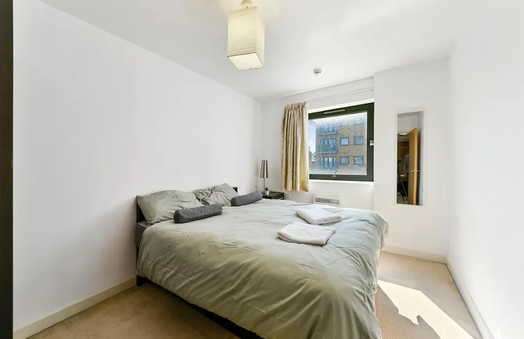Luxe 1 Bed Flat 5 Mins To Stratford - Free Parking-1