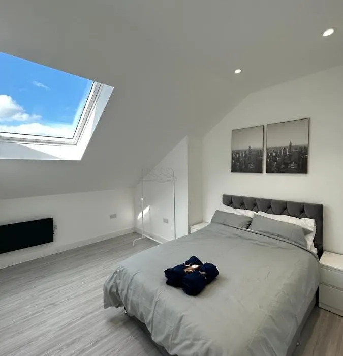 Modern London Apartment Near Tottenham Stadium-1