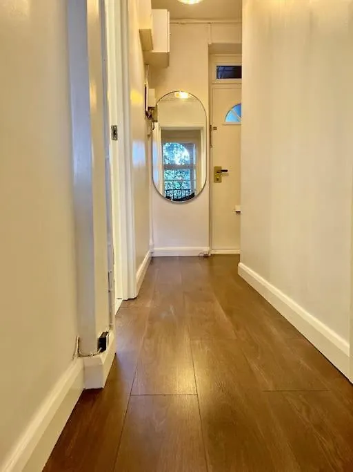 1 Bed Apartment In Zone 2, Minutes From Oval Tube.-1