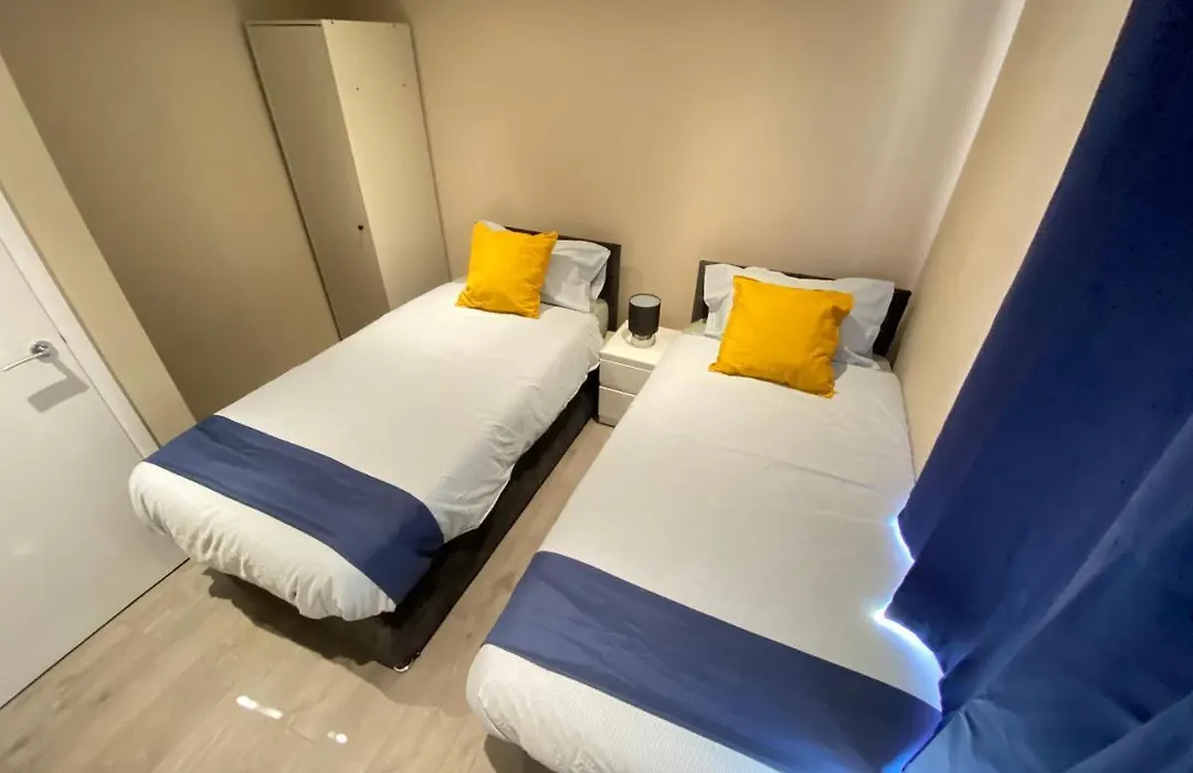 Stunning 1 Bedroom Flat In Wood Green-1