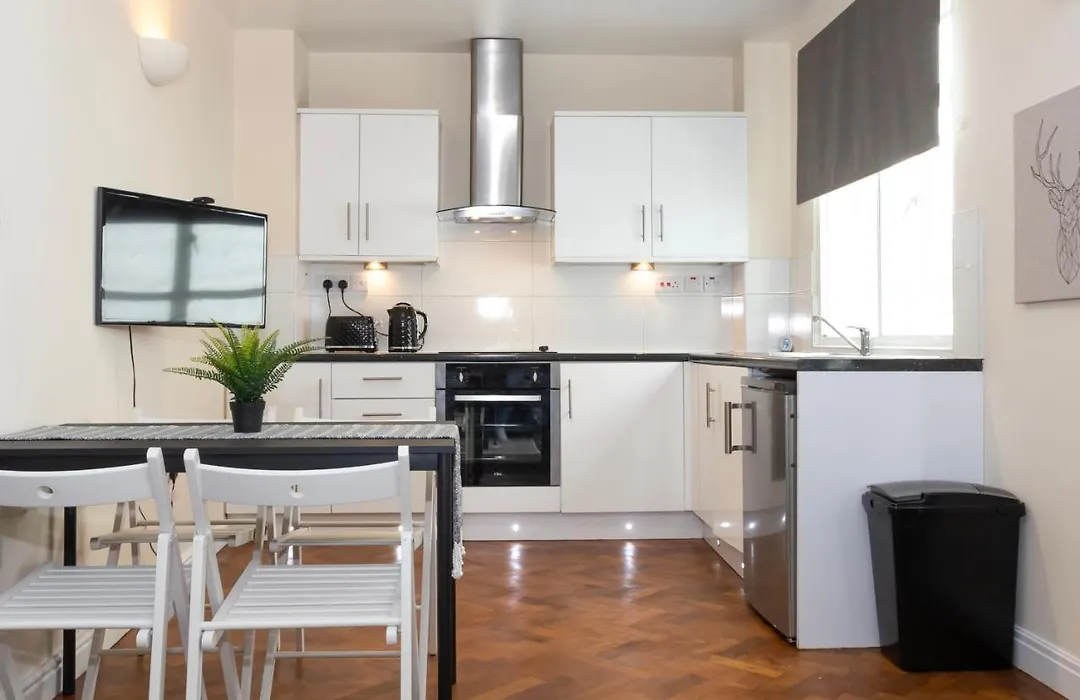 Cosy Apartment 30 Seconds To Aldgate East Station-1