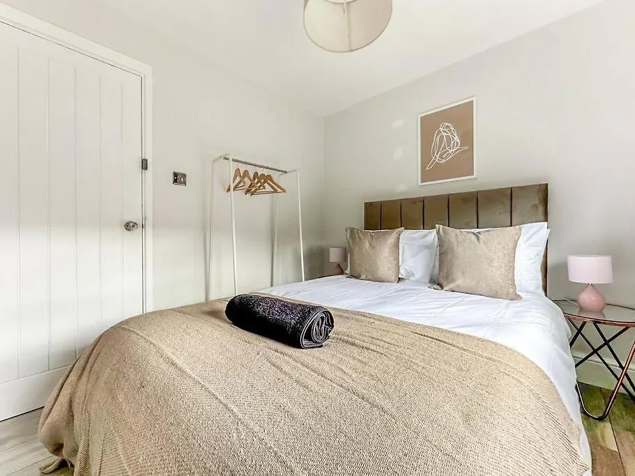 New Cosy Luxury 3 Bedroom House In Battersea London-1