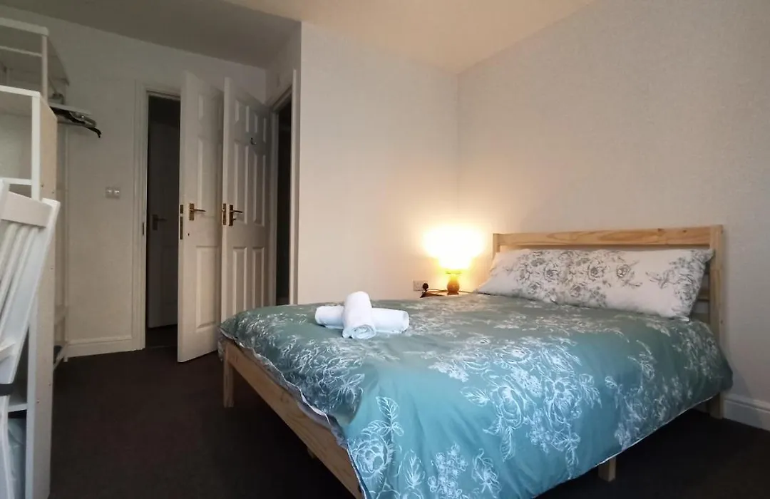 Bright, Chilled Ensuite Db Room In A Shared Flat!-1