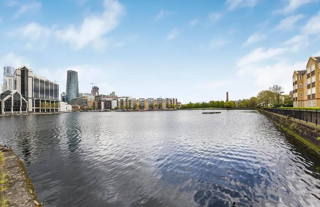 Isle Of Dogs Hub-1