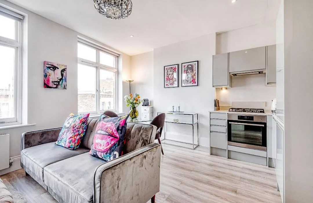 Elegant 1 Bed Apartment- Hampstead Village-1