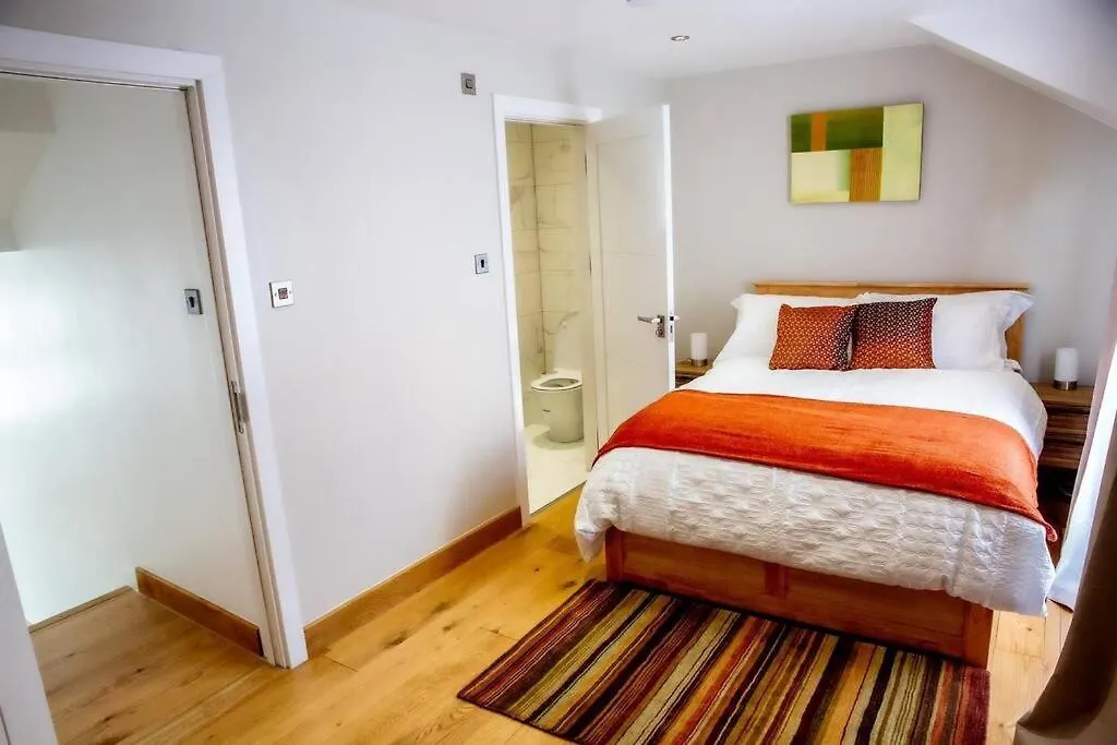 Airy, 3 Bedrooms, Ensuite , Central London Flat-1