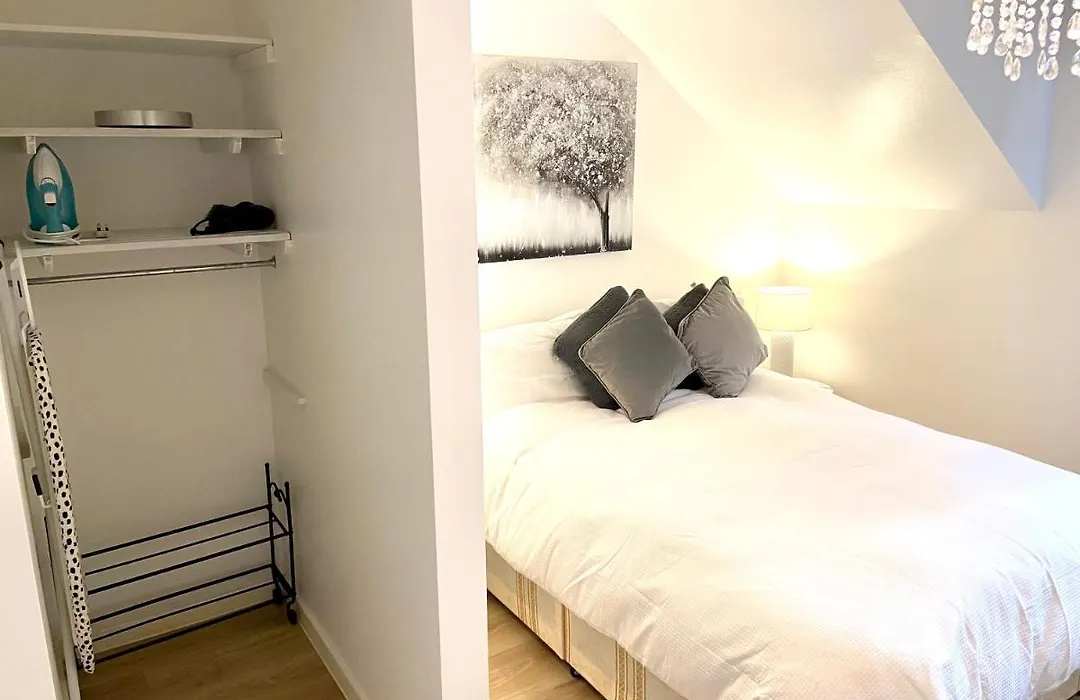London Studio Self Contained, Newly Furbished-1
