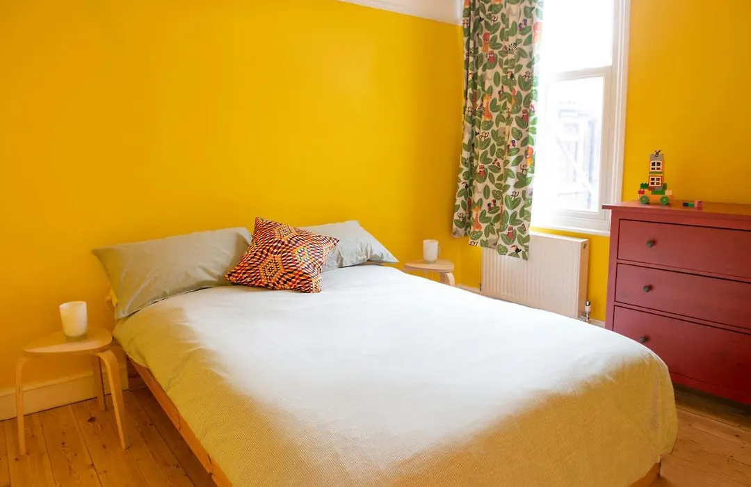 Stunning 3-Bedroom Townhouse In Superb Location-1