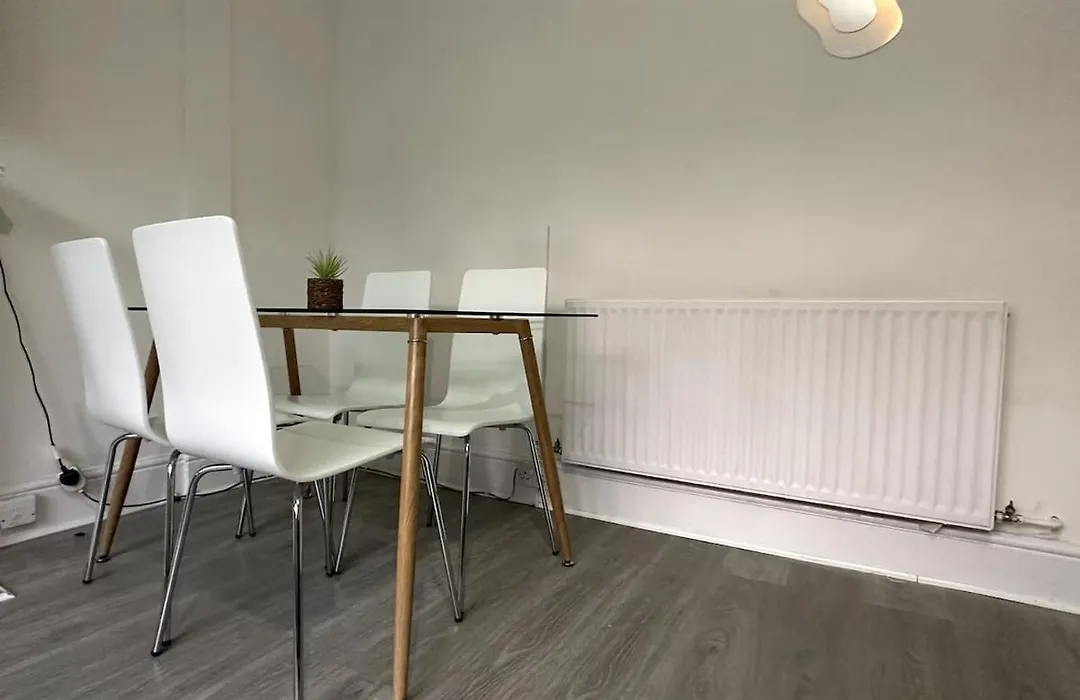 Wonderful 2 Bedroom On Tower Bridge-1