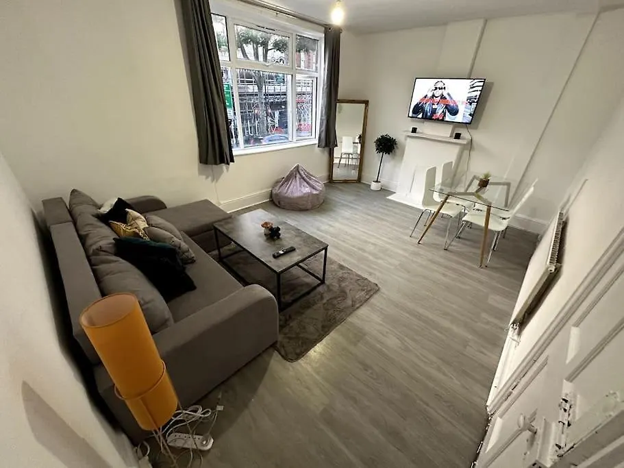 Incredible 2 Bedroom On Tower Bridge-1