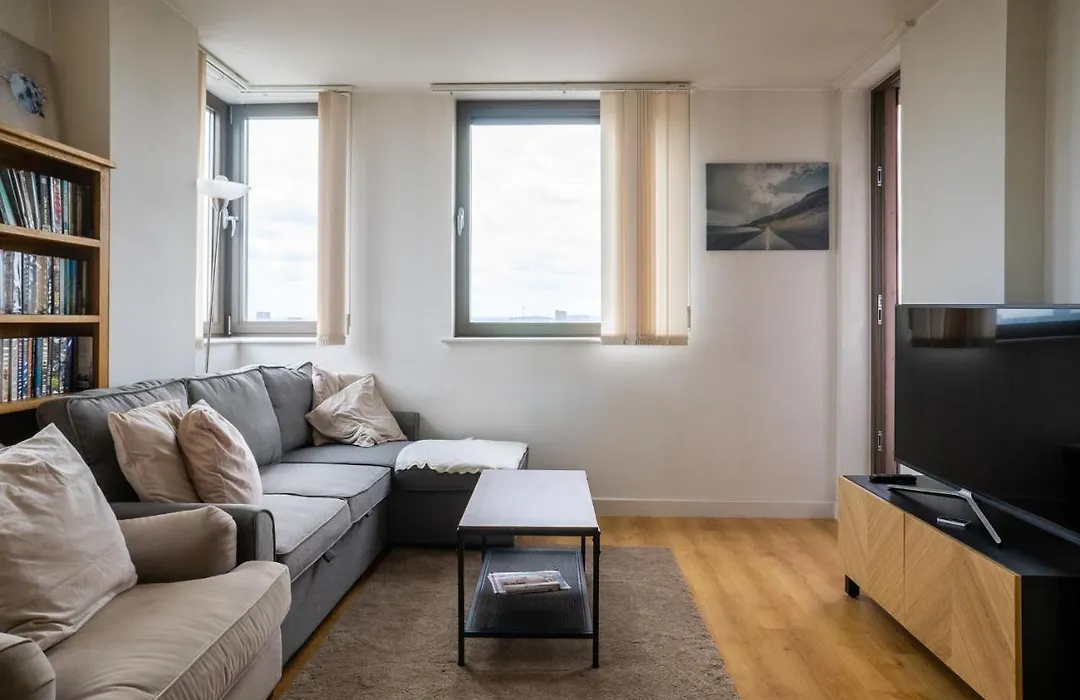 City Air Apartments - Shadwell - Great Transport Links-1