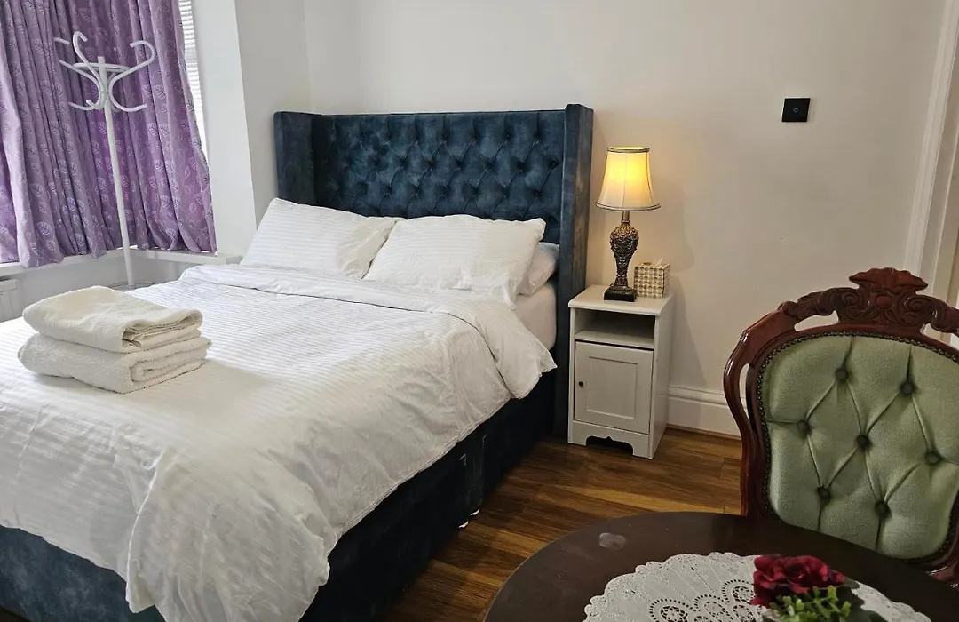 Lovely Rooms London-1