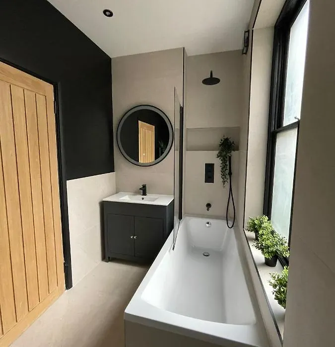 Luxury 2 Bed 1 Bath In Central London By Graceful Apartments-1