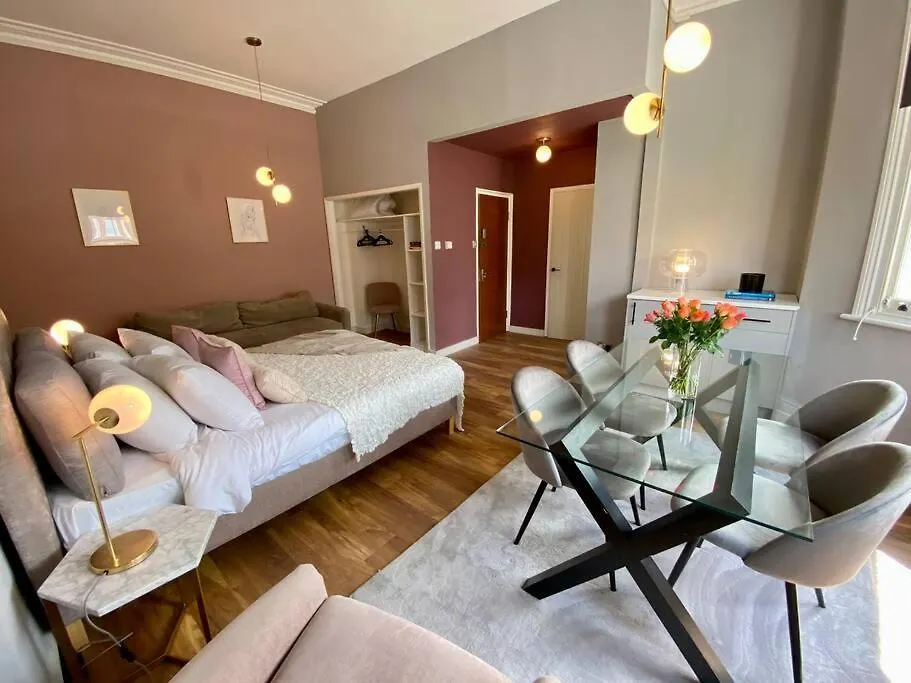 Studio For 3 Near Regents Park N5-1