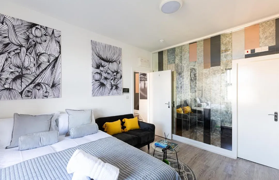 Cosy Central Studio Apartment Zone 2 (4)-1