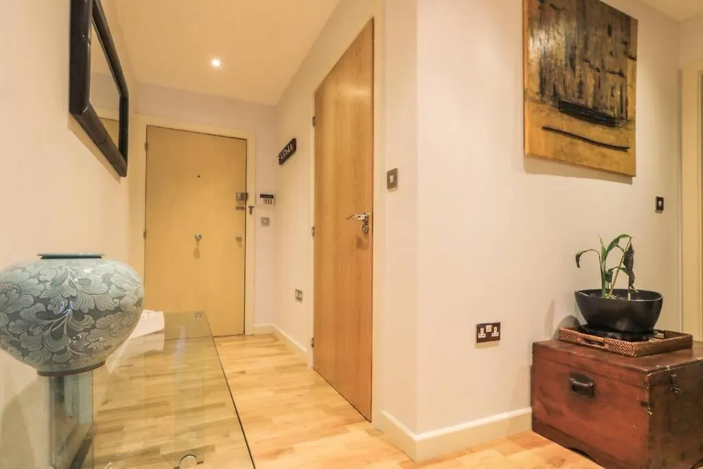 Glamorous Central Apartment-1