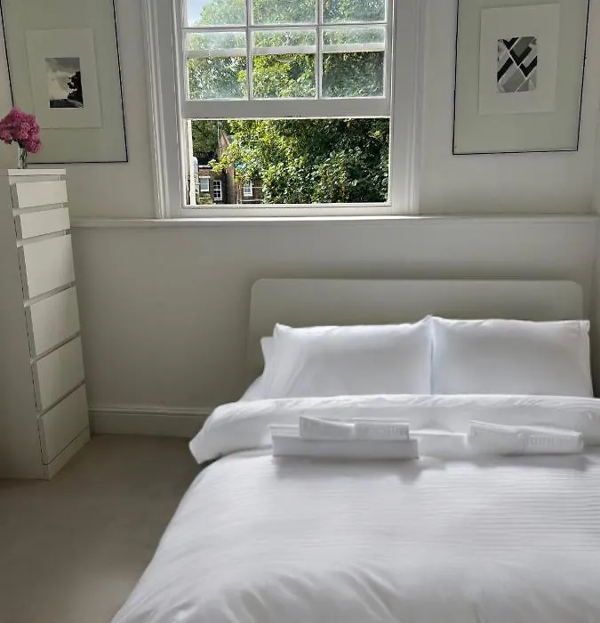 Stunning Two Bed Flat In Angel-1