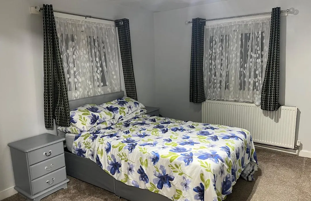 Cosy 2 Bedroom Flat-1