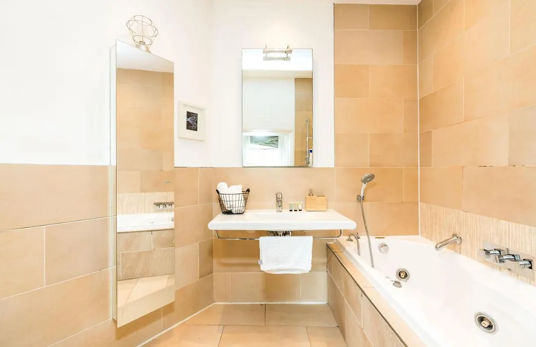 Spacious 2 bedroom / Gloucester Road / Kensington-1