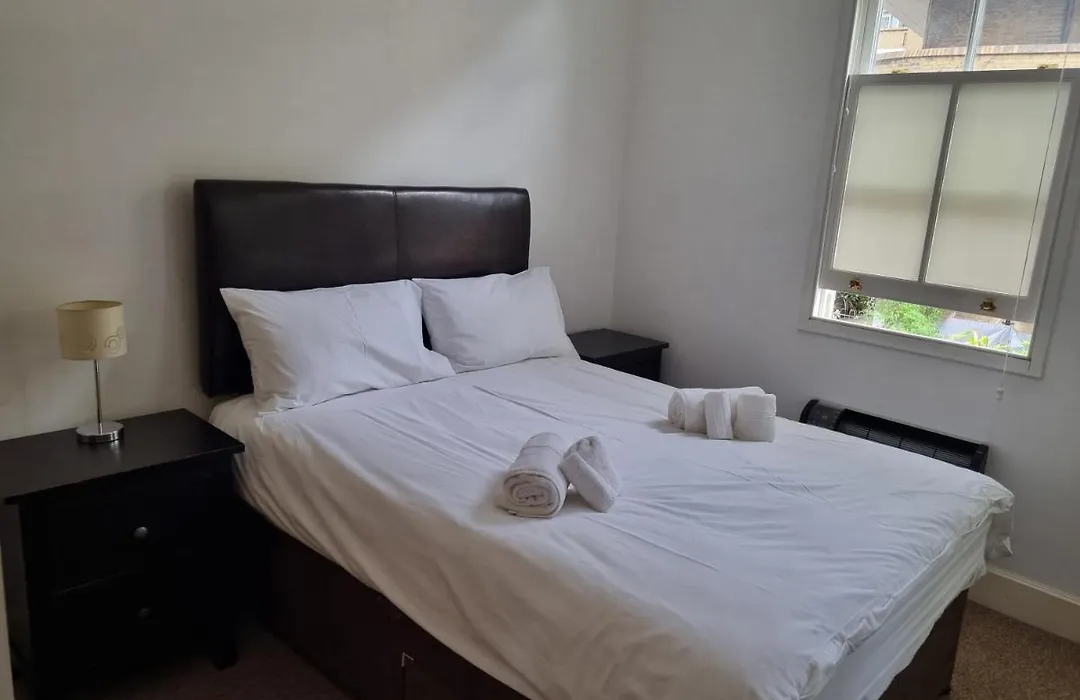 Stunning 2 Bed/2 Bath Flat In Waterloo, London-1
