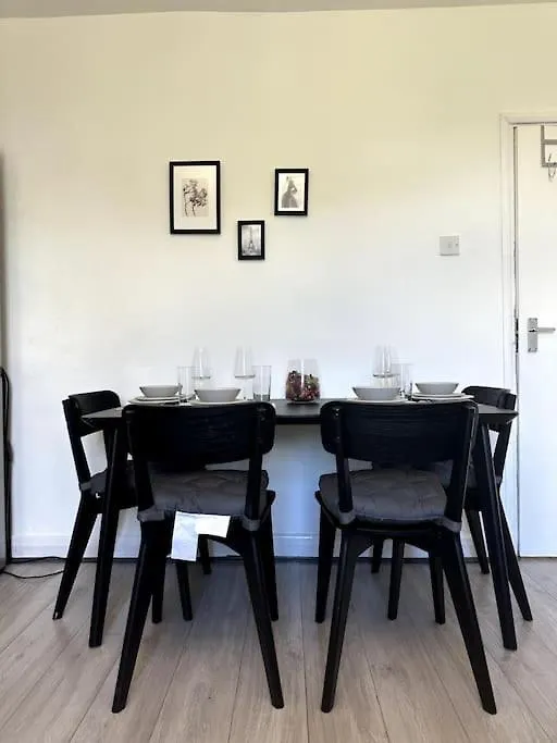 Stunning 2-Bed Apt Near Central London.-1