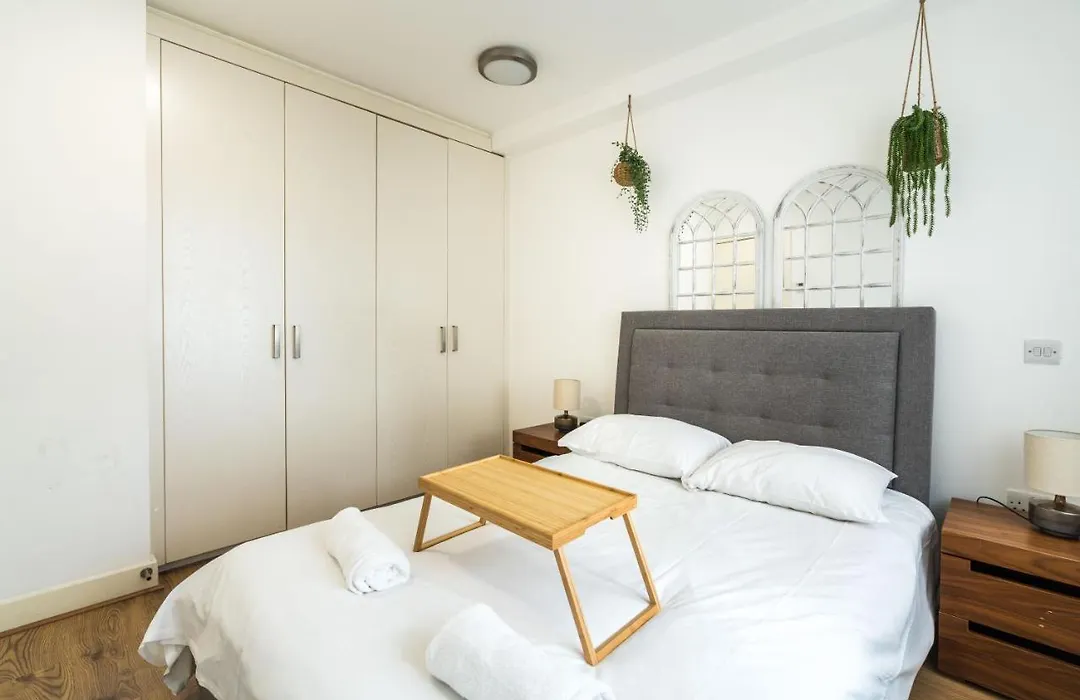 Amazing 2 bedroom / Earls Court / Kensington-1