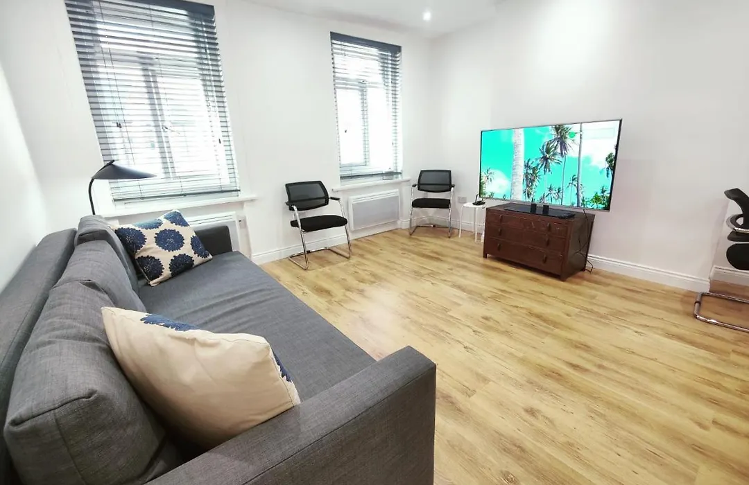 3 Bed Flat Close To Liverpool St & Brick Lane-1