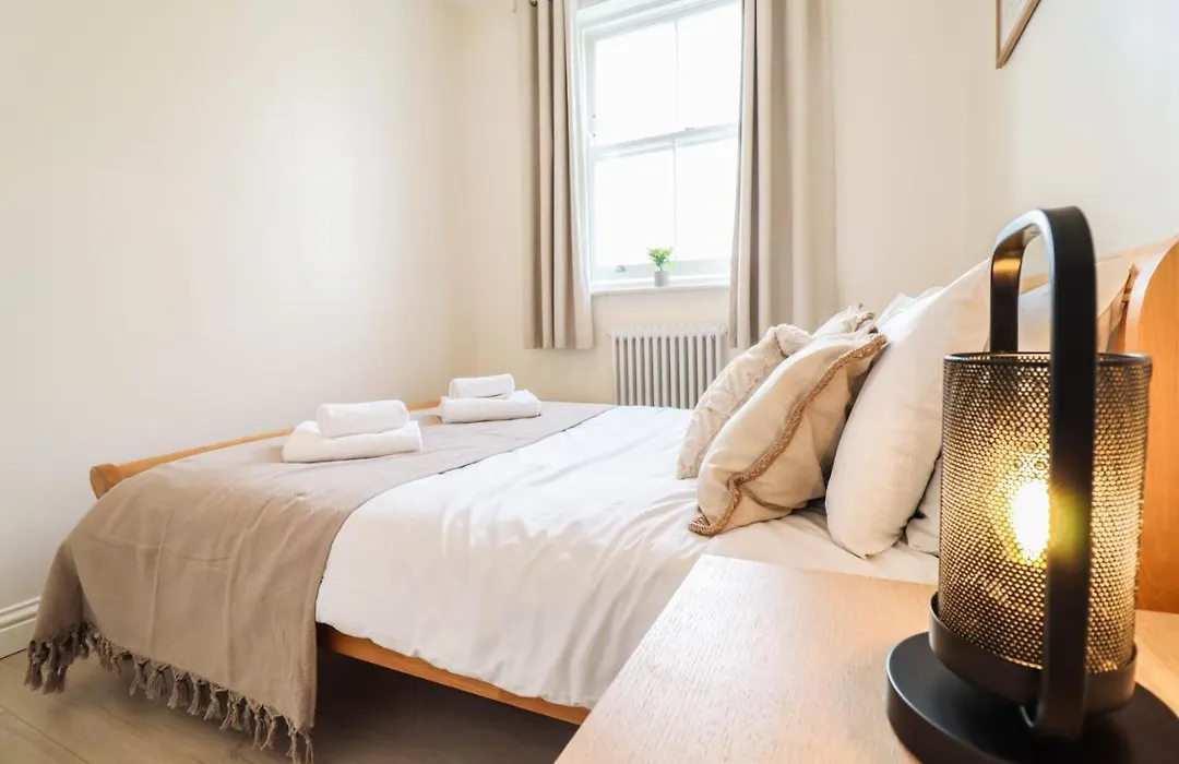 Right By Oval Station 2-Bed Flat ! Free Wifi!-1