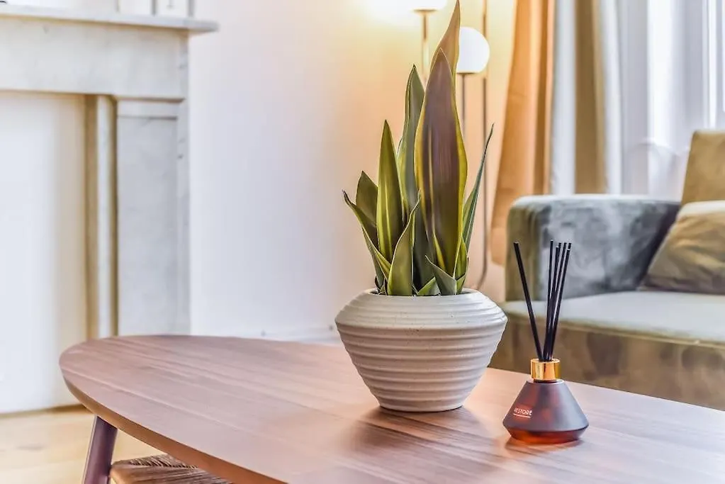 Knightsbridge Stylish Two Bedroom Apartment-1
