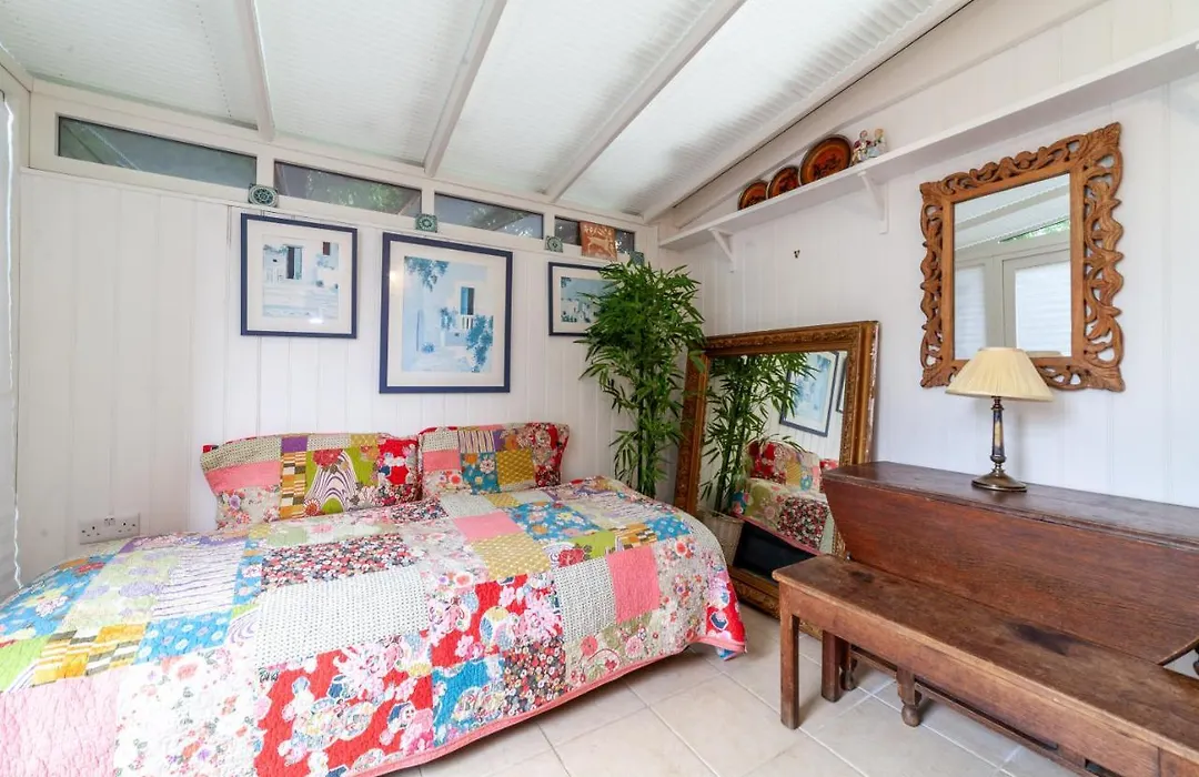 Charming And Spacious 1 Bedroom Flat In Battersea-1