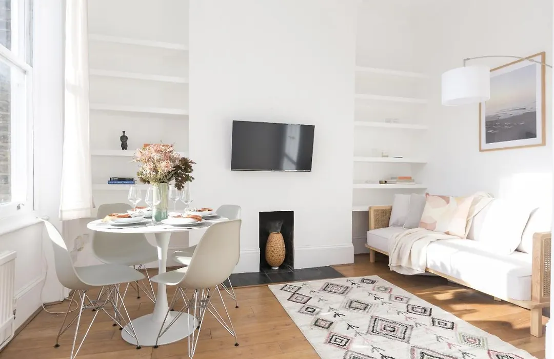 Sun Drenched 1 Bedroom Apartment In Farringdon-1