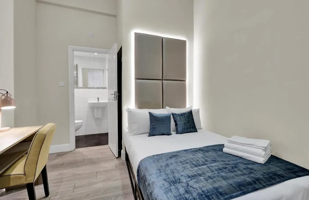 Chic Stay In London-1