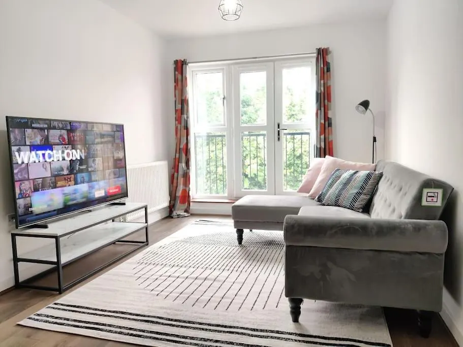 Elegant, Spacious 2Bed In Crystal Palace, London-1