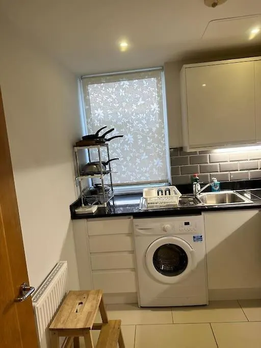 Specious Apartment In Canning Town-1