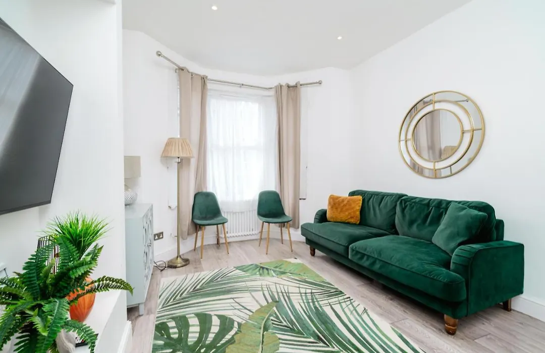 Modern 2 Bed Apartment Close To Westfield Stratford Mall With Garden-1