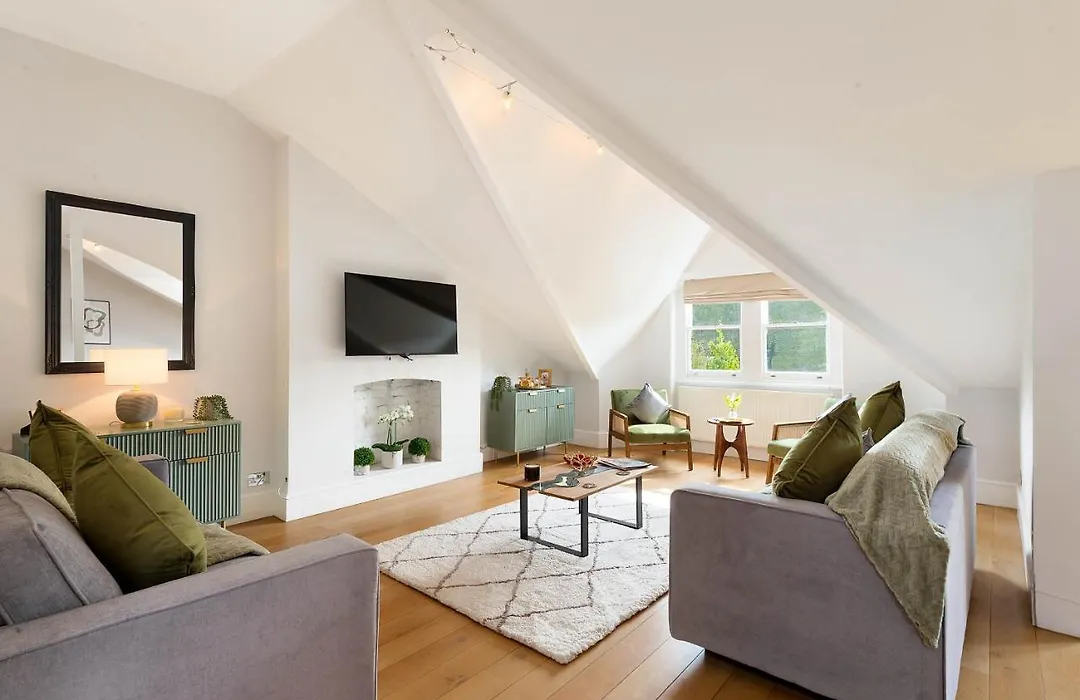 Lovely Central Apartment With Park Views-1