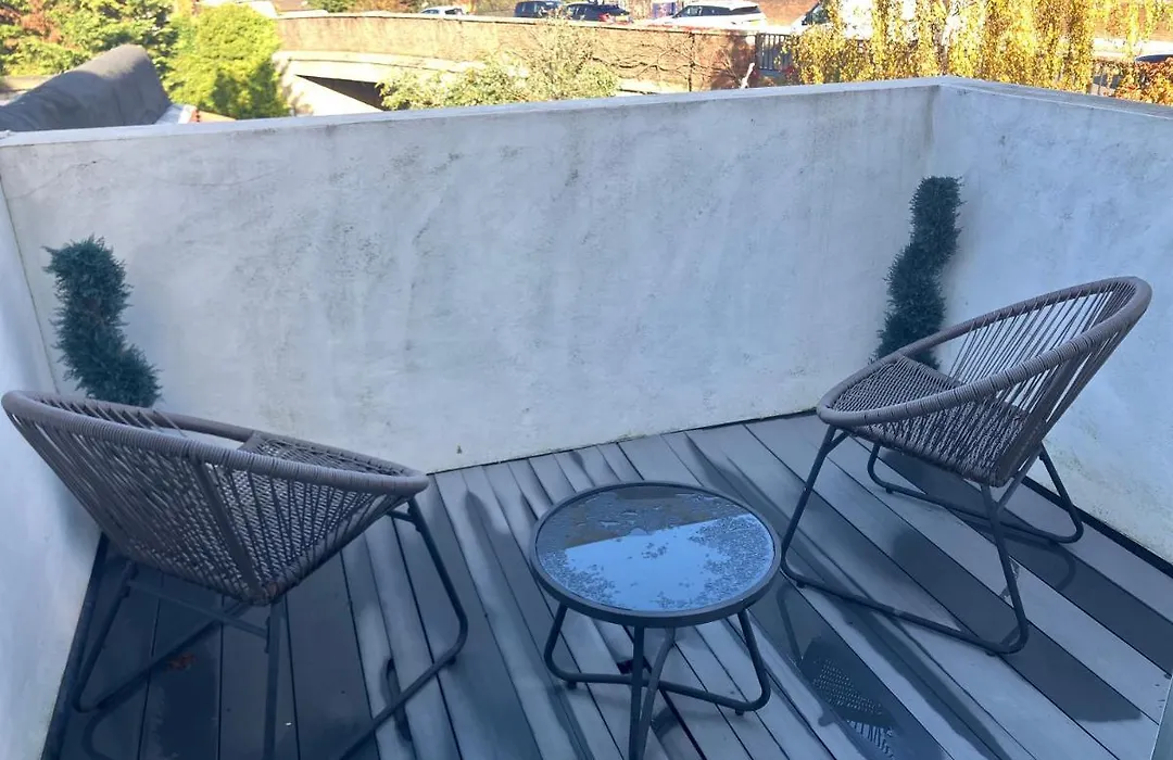 Stylish 1 Bed Flat With Private Terrace In Wimbledon - 3 The Queens-1