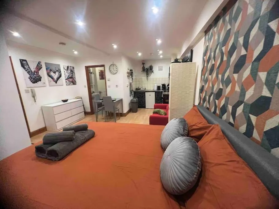 Nice Studioflat In London-1