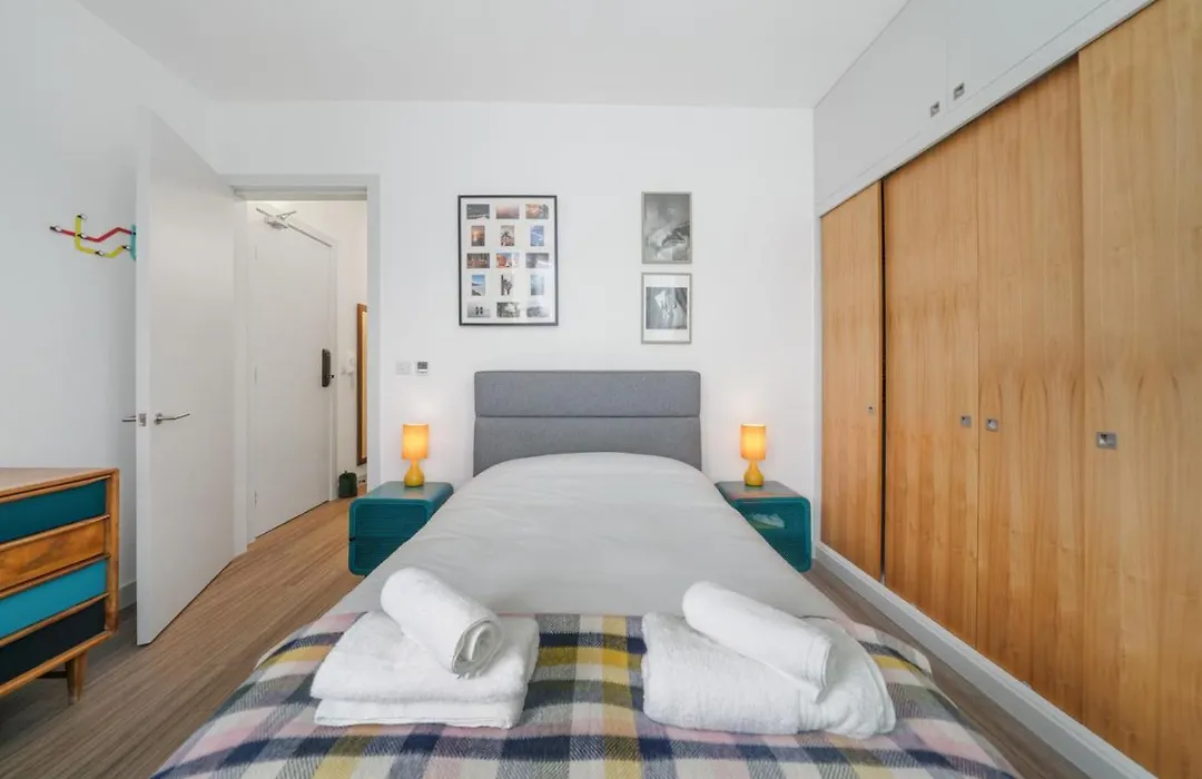 Charming 1-Bed Victorian Flat & Roof Terrace, Clapton-1