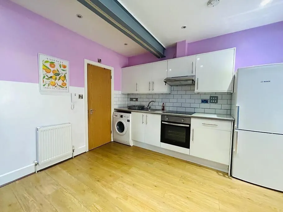 Modern Studio Near Bethnal Green-1