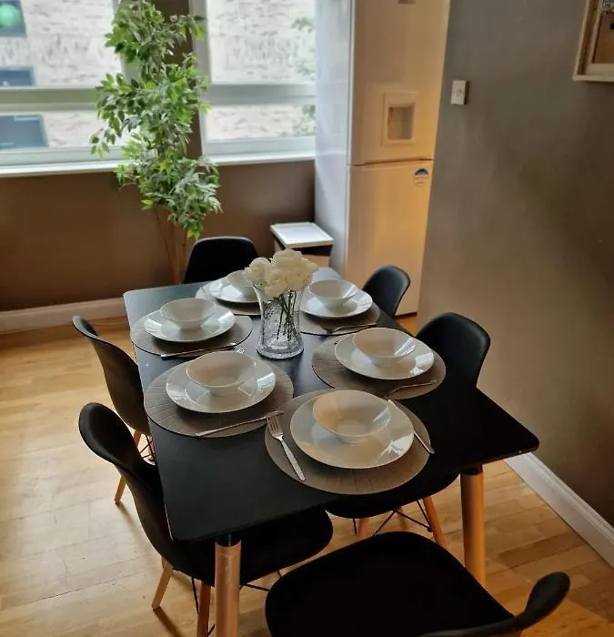 3 Bedrooms Flat Near Russell Square-1