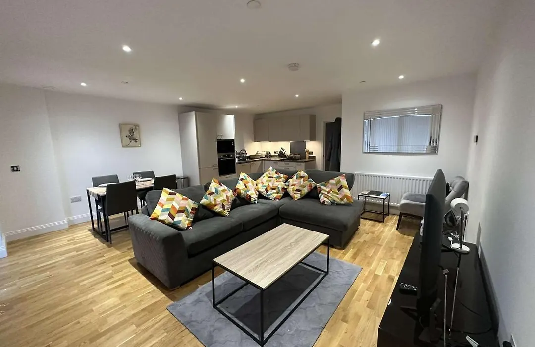 Lovely 2 Bedroom Apartment London-1