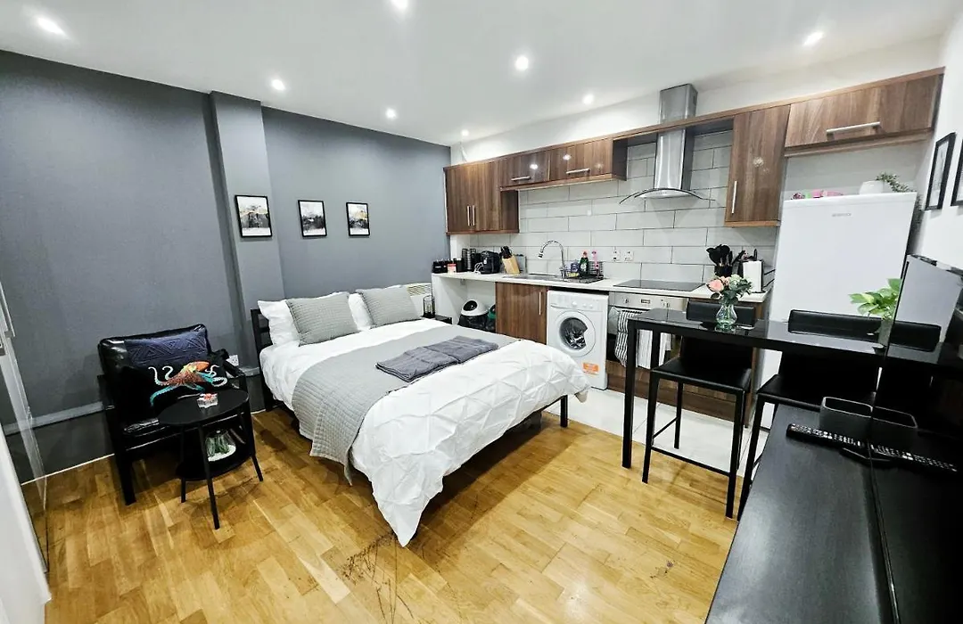 Gdy0 - The Green Dragon Apartment-1