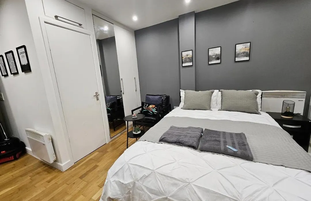 Gdy0 - The Green Dragon Apartment-1