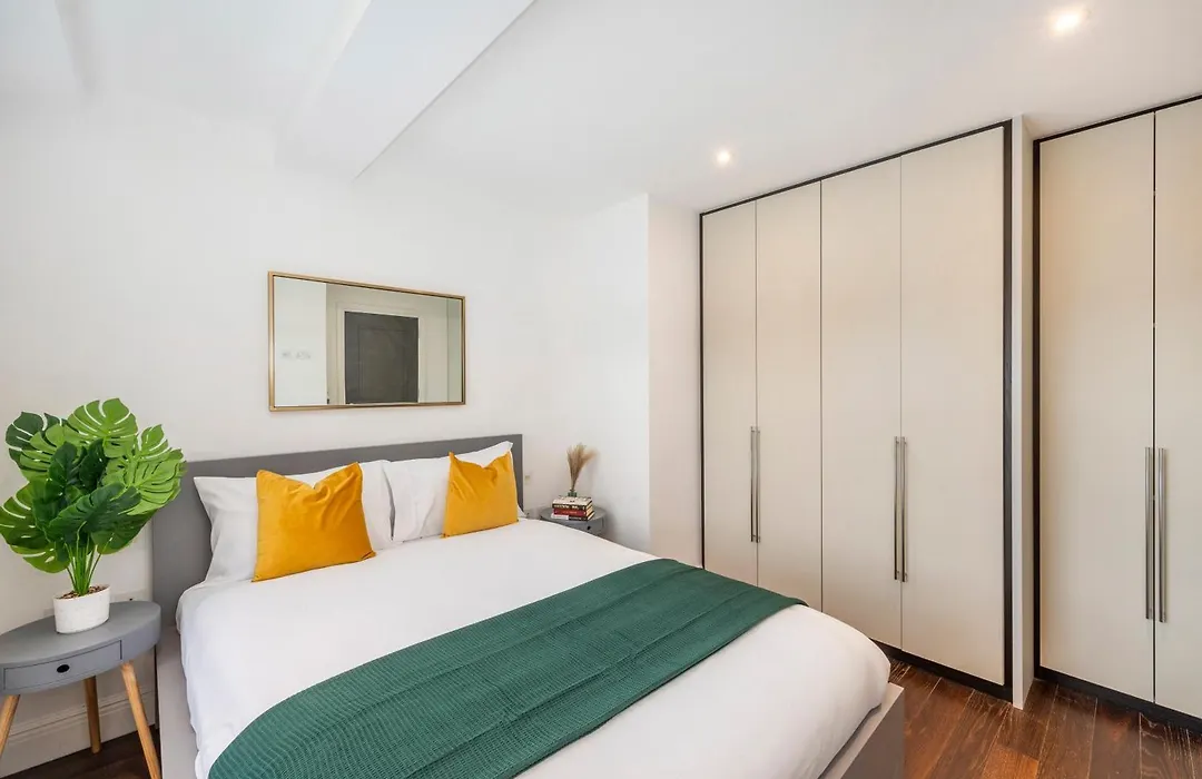 Luxury One Bedroom Apartment With Ac, Bidet, Balcony View, Free Coffee, Tea, Wifi In Central London-1